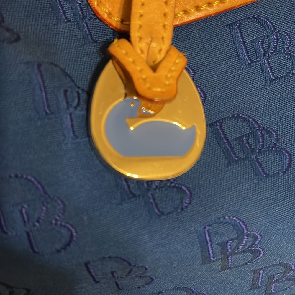 13x9 Dooney & Bourke vintage - Picture 8 of 8